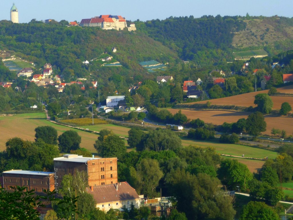 Die Unstrutbahn im Tal zwischen Freyburg und Balgst�dt, mit der RB 25985 von Wangen nach Naumburg Ost; 19.09.2009