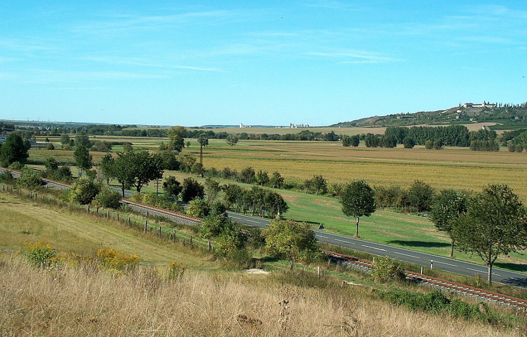 Die Unstrutbahn zwischen Laucha und Balgst�dt mit dem weiten Blick ins Unstruttal und auf den Lauchaer Fliegerhorst; 13.09.2008