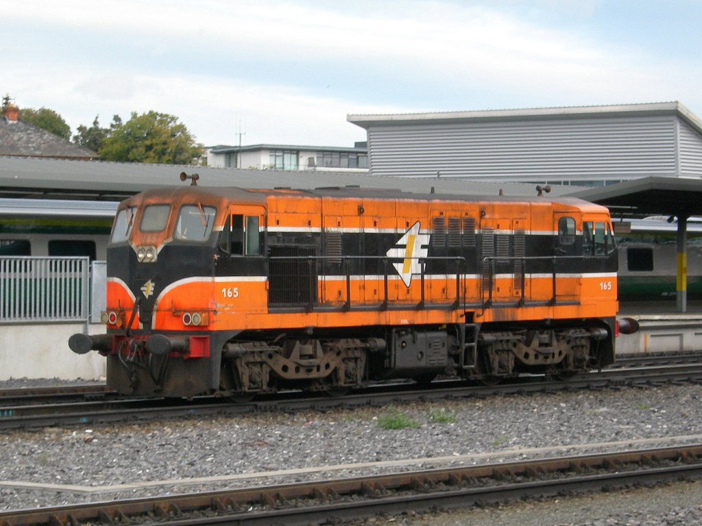 Die vierachsige Diesellok 165 in Dublin Heuston am 8. Oktober 2006