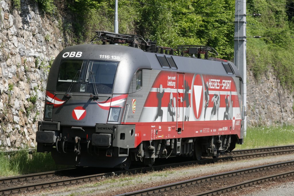 Die Werbelok fr den sterreichischen Heeressport 1116.138 stand heute mittag in Leoben Hbf (Steiermark)