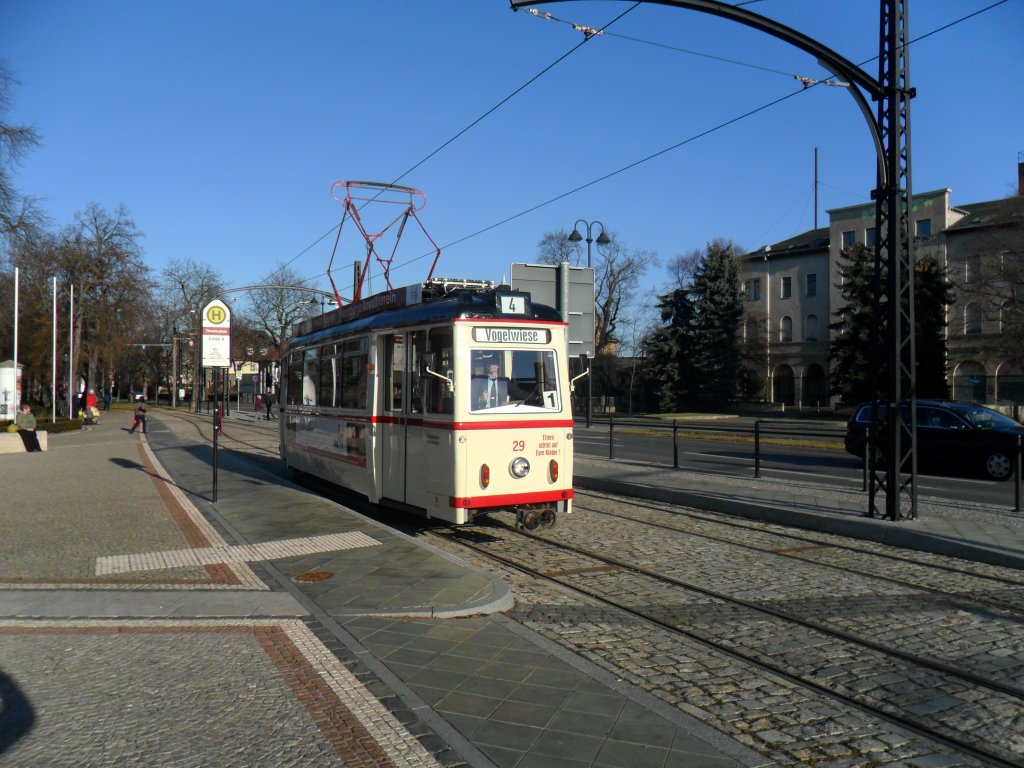 Die wilde Zicke. TW 29 an der Hst. Theaterplatz in Fahrtrichtung Vogelwiese; 10.12.2011