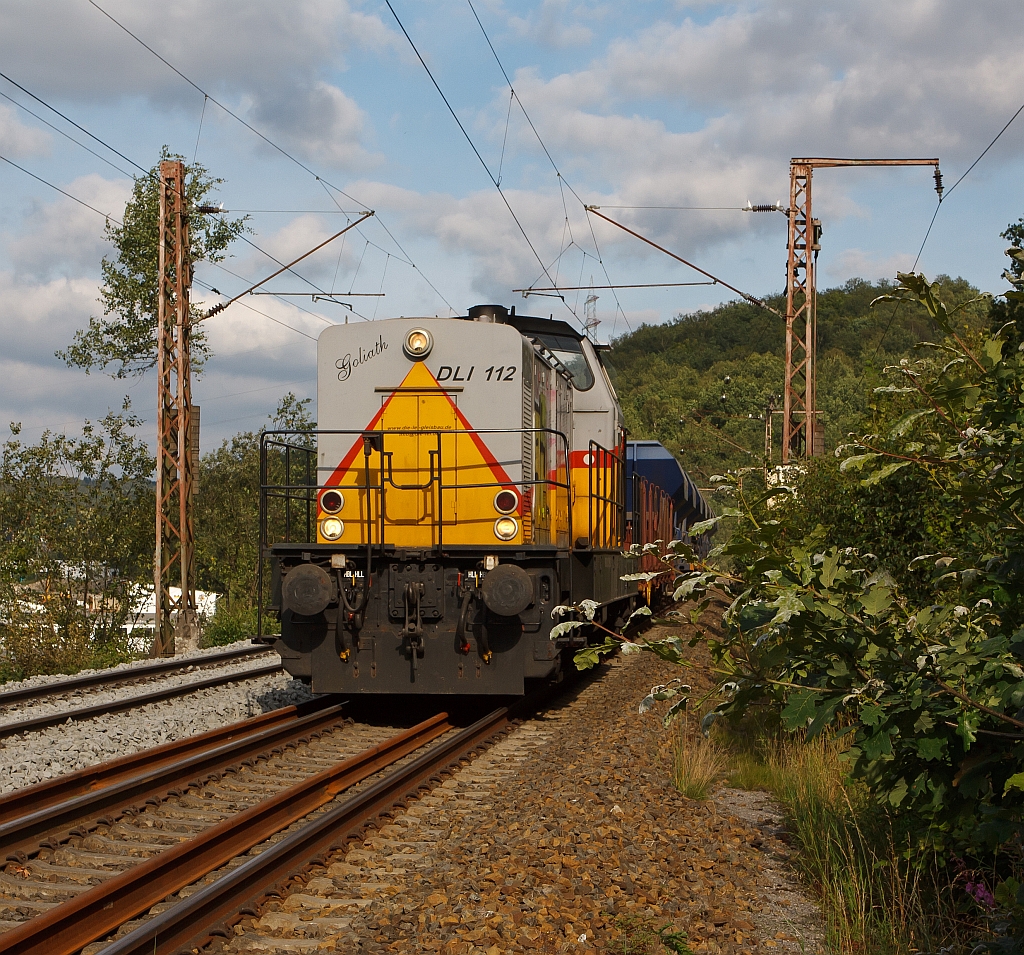 
DLI 112  Goliath  der Die-Lei GmbH (Kassel) mit leerem Schttgutwagenzug fhrt mit 20 kmh am 29.07.2011 ber das Baugleis in Wilnsdorf-Anzhausen (an der KBS 445) in Richtung Siegen. Die Lok vom Typ DG 1200 BBM (Bauart B'B'-dh) wurde 1966 von Deutz unter der Fabrik-Nr. 57982 gebaut. Auslieferung an die KFBE Kln-Frechen-Benzelrather Eisenbahn, Kln (V 75) ab 1992 HGK (V 37 und 1997 in DH 37).