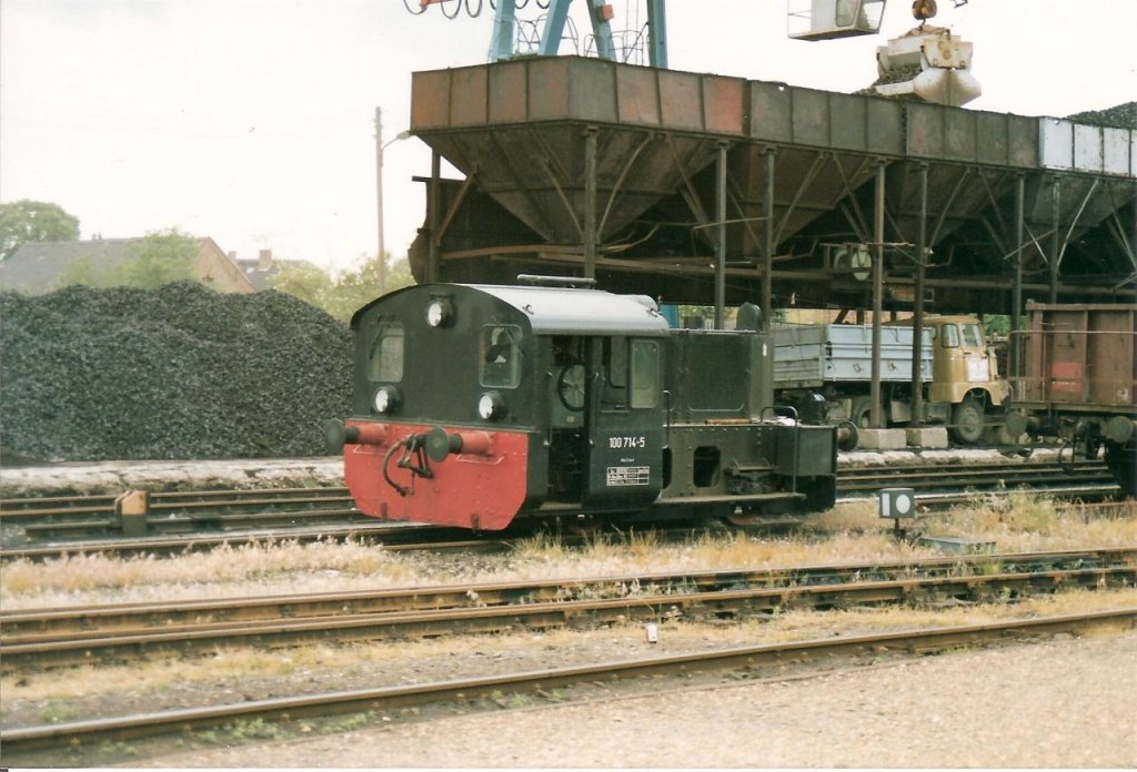 DR 100 714-5 im Bf Naumburg Ost; 06.12.1991 (Foto: Wolfgang Schink)