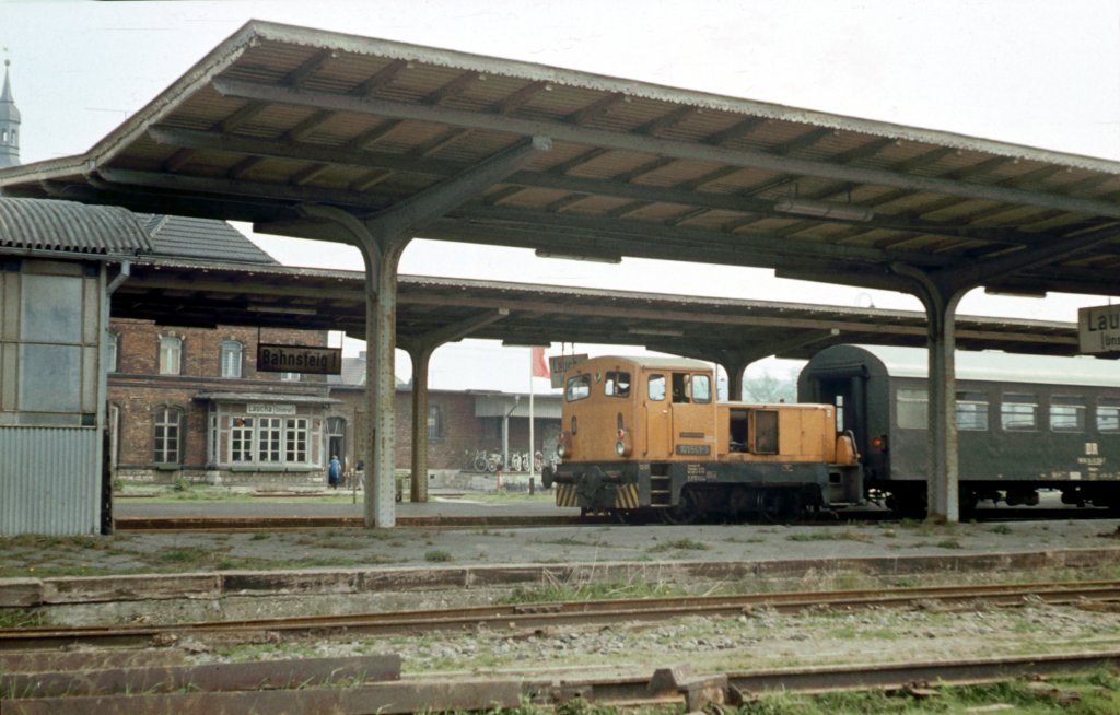 DR 101 561-9 am 08.05.1980 am Zugschluss eines planm��igen Personenzugs. Mit Sicherheit wurde die handelte es sich um eine �berf�hrungsfahrt. Und da die Strecke immer voll belegt war, hat man die Lok einfach als Schlusslok angehangen.