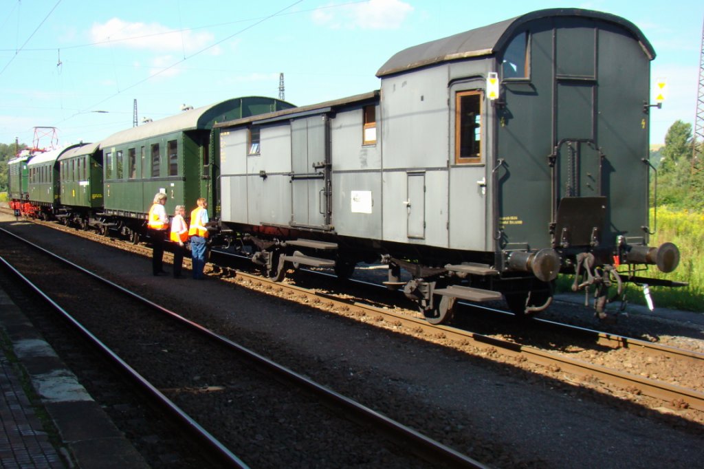 DR 109 562 Hal, Pwi im Sonderzug aus Loburg, in der Abestellung in Naumburg Hbf; 22.08.2010 (Foto: G�nhter G�bel)