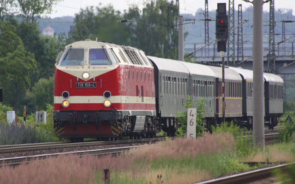 DR 119 158-4 der Dampflokfreunde Berlin e.V. mit einem Sonderzug von Berlin nach Meiningen um die DR 03 1010 aus dem DLW Meiningen abzuholen; 02.07.2011 (Foto: Peter Stumpf)