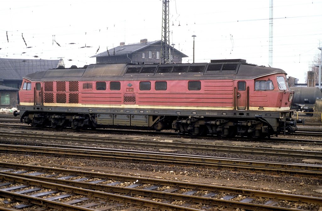 DR 132 352-6 am 03.12.1991 in Naumburg Hbf. (Foto: Hansj�rg Brutzer)