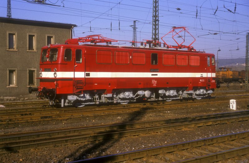 DR 242 043-8 in Naumburg (S) Hbf; 23.02.1990 (Foto: Werner Brutzer)