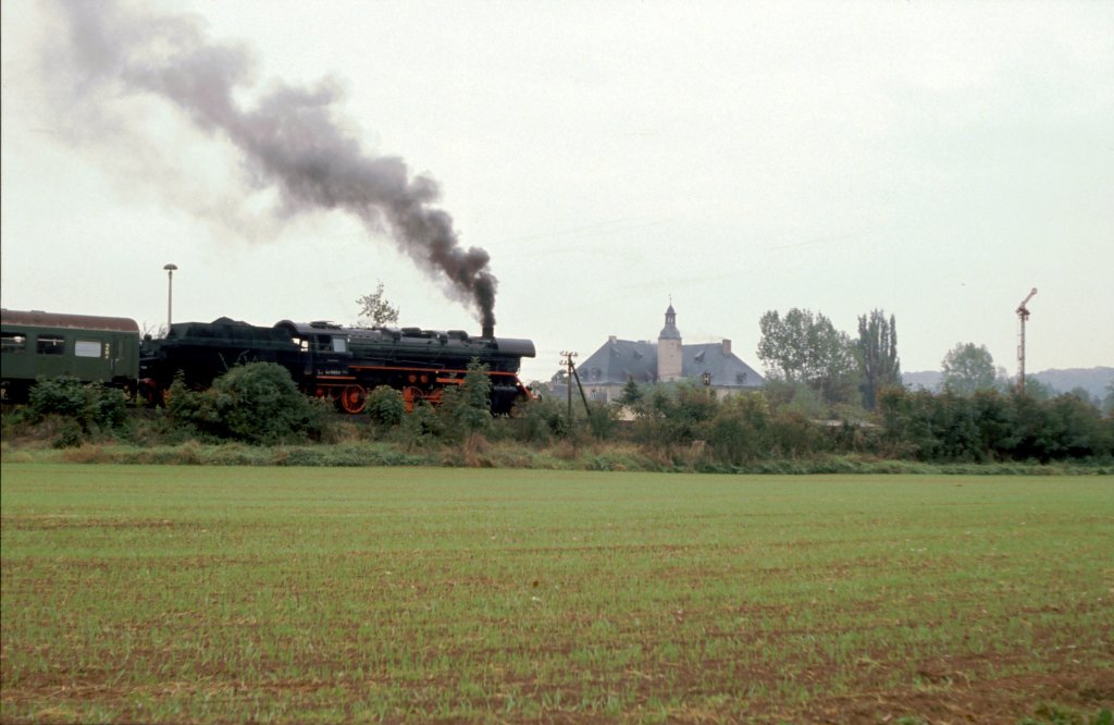 DR 44 1093-2 am 01.10.1989 mir dem Geburtstagssonderzug von Naumburg Hbf nach Artern, bei der Ausfahrt in Balgst�dt. (Foto: Klaus Pollm�cher)