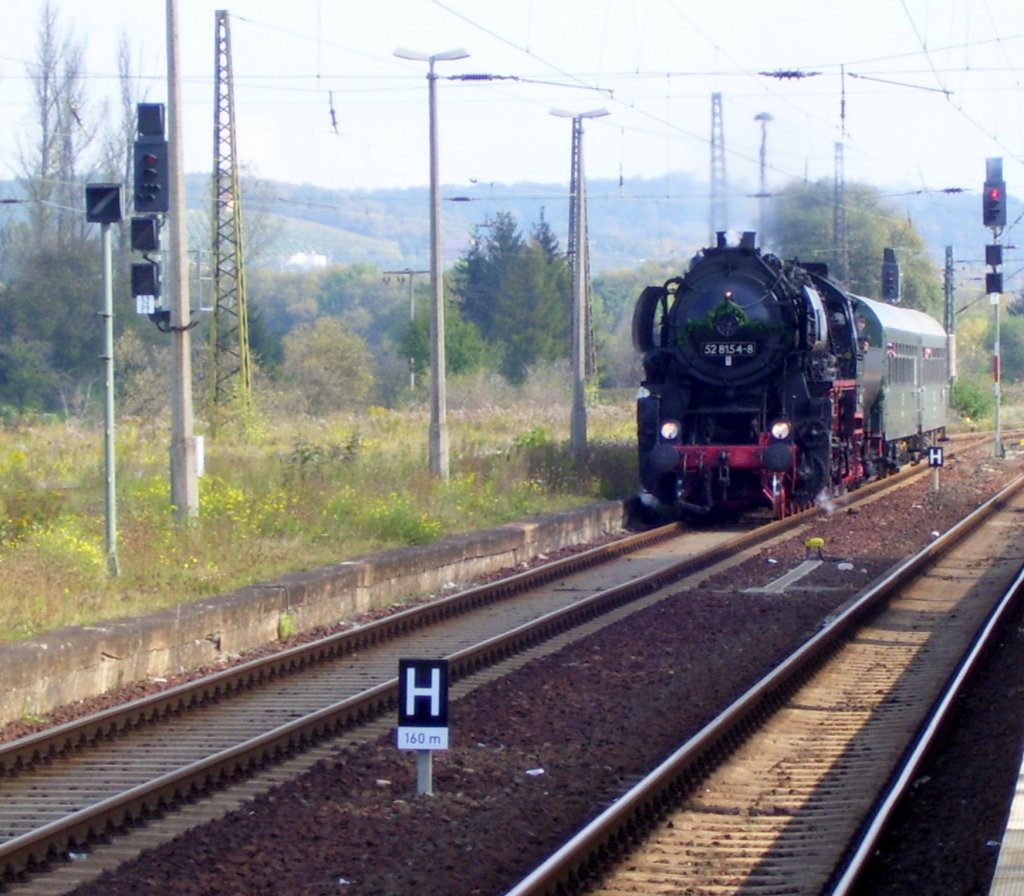 DR 52 8154-8 mit eindem Sonderzug von Leipzig-Plagwitz �ber Jena zur�ck nach Leipzig, bei der Einfahrt in Naumburg (S) Hbf; 07.10.2007