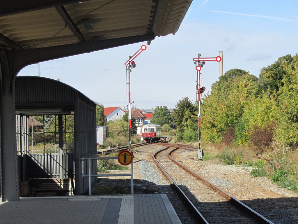 DTW 01  Anton  als DLr 91491 nach Karsdorf, am 03.10.2012 bei der Ausfahrt in Laucha. (Foto: Dieter Thomas)