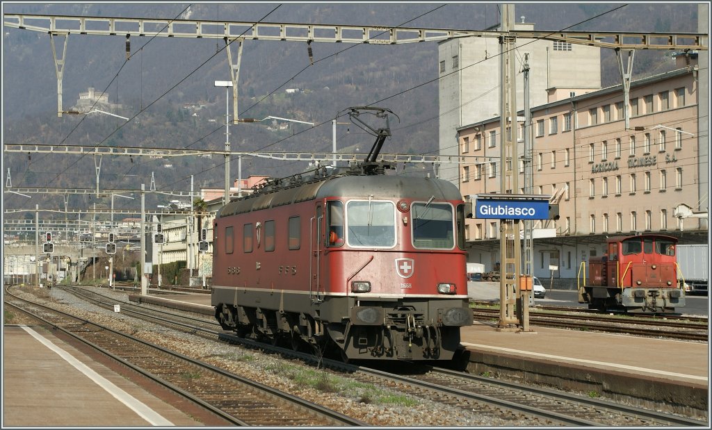 e 6/6 11668 in Giubiasco. 
23.03.2011