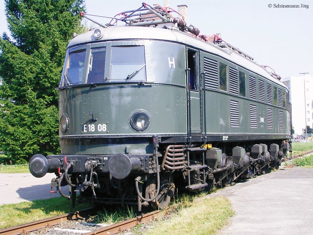 E18 08 im Bahnpark Augsburg am 05.08.2005