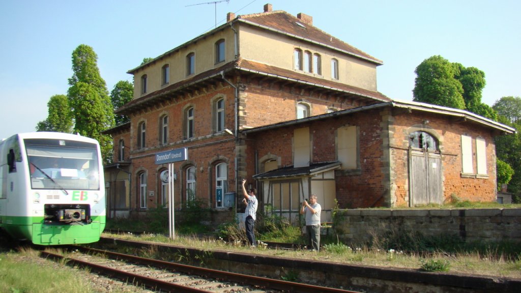 EB VT 009 (95 80 0650 409 D-EIB)  Erfurt  als 1.  Unstrut-Schrecke-Express  auf der R�ckfahrt von Ro�leben nach Erfurt Hbf, am 01.05.2012 bei der Durchfahrt in Donndorf. (Foto: G�nther G�bel)