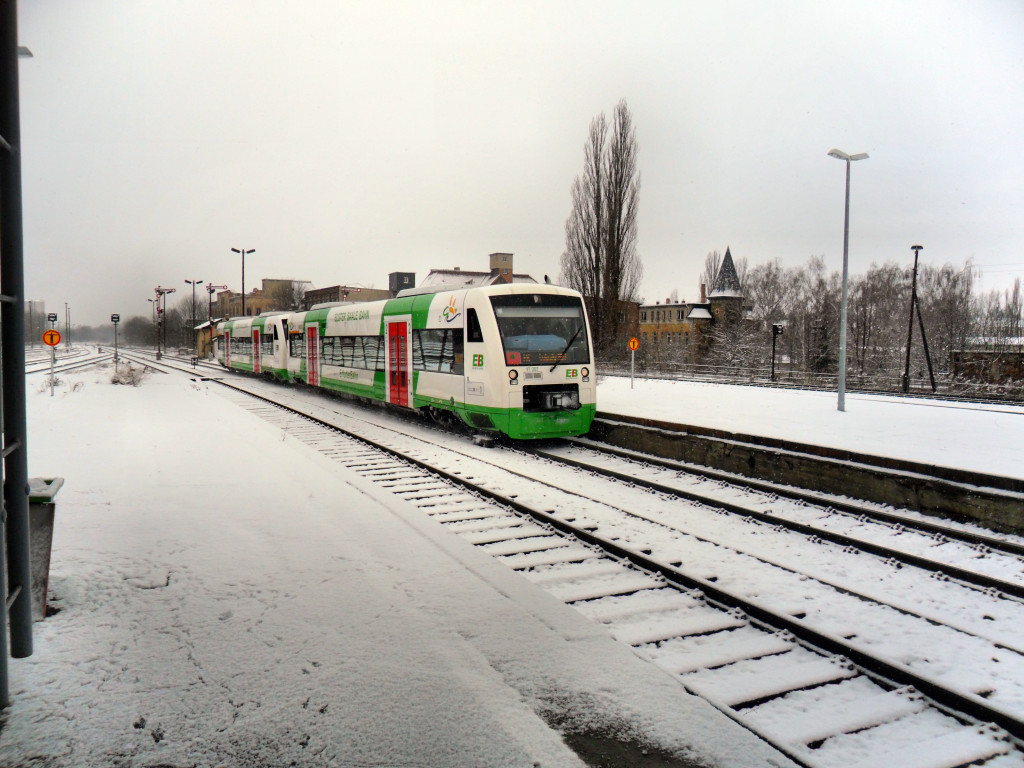 EB VT 307 und 331 hatten am 08.02.2013 als EB 37446 (Saalfeld - Leipzig Hbf) Einfahrt in Zeitz Pbf.