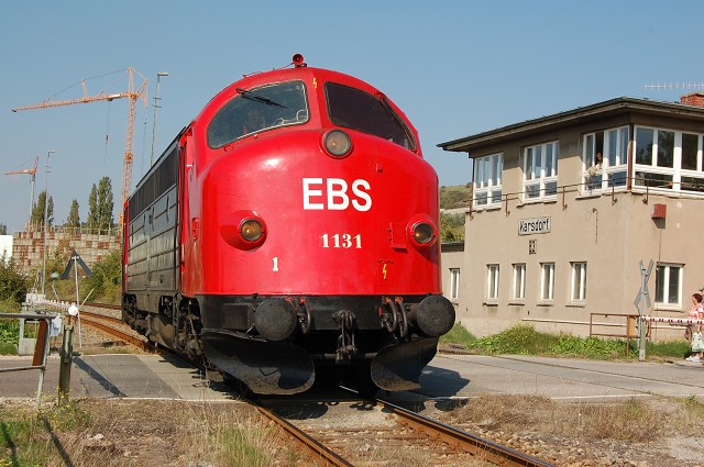 EBS 1131 am Stellwerk B3 in Karsdorf. Die Lok war zu F�hrerstandsmitfahrten bei unserem 6. Dampflokfest im Bf Karsdorf; 25.09.2011 (Foto: dampflok015)