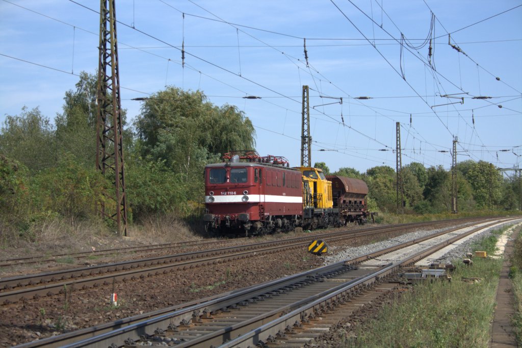 EBS 142 110-6 und 201 001-5 am 10.09.2012 abgestellt am Ostkopf in Naumburg Hbf. (Foto: Heinz-Stefan Neumeyer)