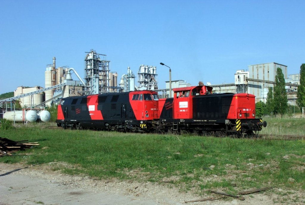 EBS 346 502-7 + 228 757-1 in Karsdorf; 05.05.2011 (Foto: Sven Molle)