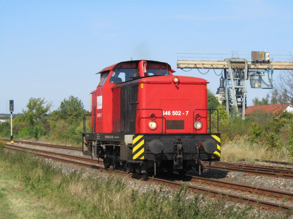 EBS 346 502-7 als Tfzf 91651 von Karsdorf nach Naumburg Ost, zum 7. Unstrutbahnfest der IG Unstrutbahn e.V., am 16.09.2012 bei der Durchfahrt in Laucha. (Foto: Dieter Thomas)