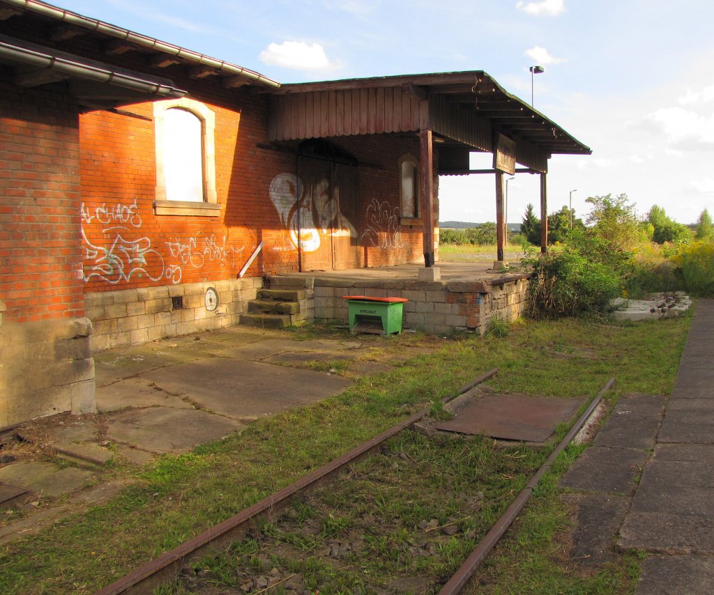Ehemalige G�terverladerampe im Bf Freyburg; 11.09.2010