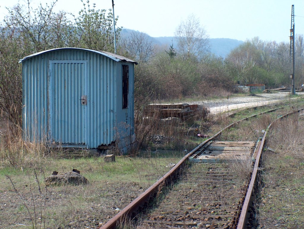 Ehemalige Wiegestelle im westlichen Teil des Naumburger G�terbahnhofs; 14.04.2005 (Foto: Holger Flatau)