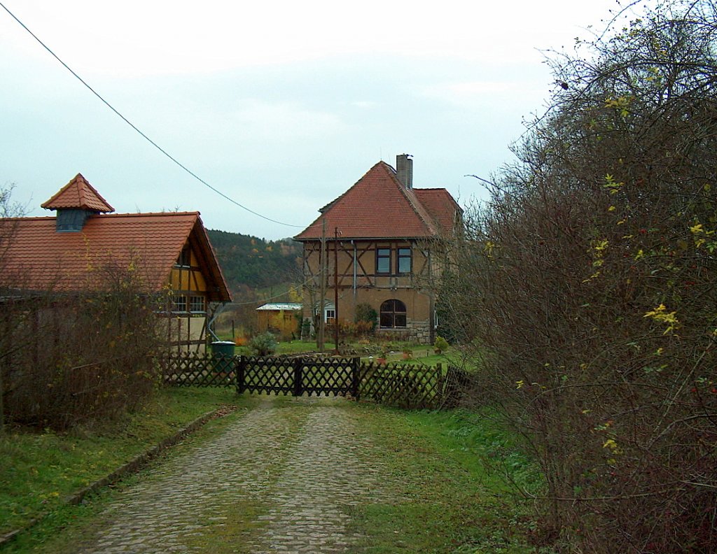 Ehemaliges Bahnhofsgeb�ude in Golzen; 15.11.2009