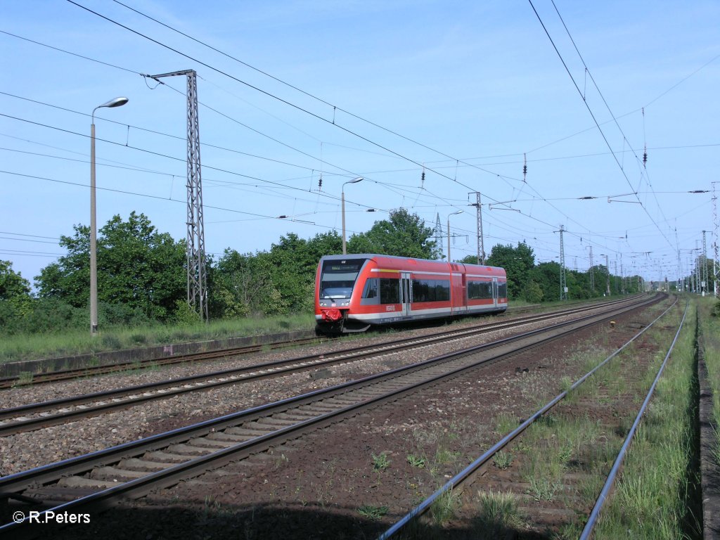 Ein 646 fhrt in Saarmund mit der RB22 Potsdam ein. 17.05.09