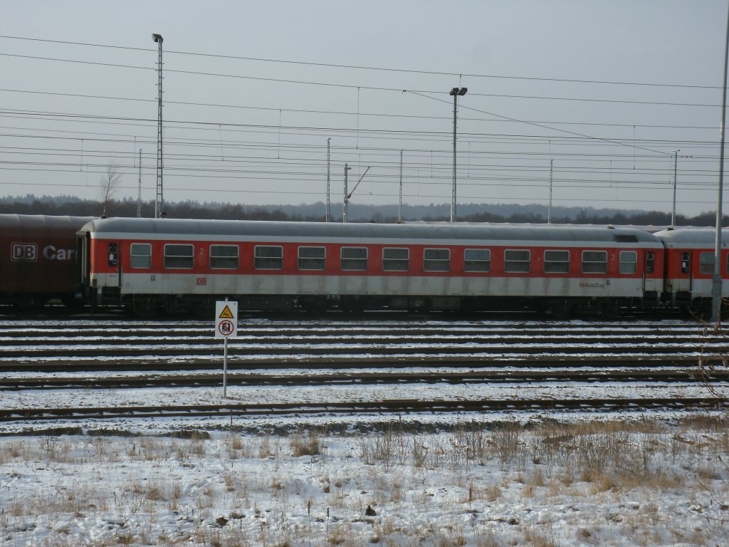 Ein abgestellter Liegewagen von DB Autozug,am 26.Januar 2013,in Mukran.