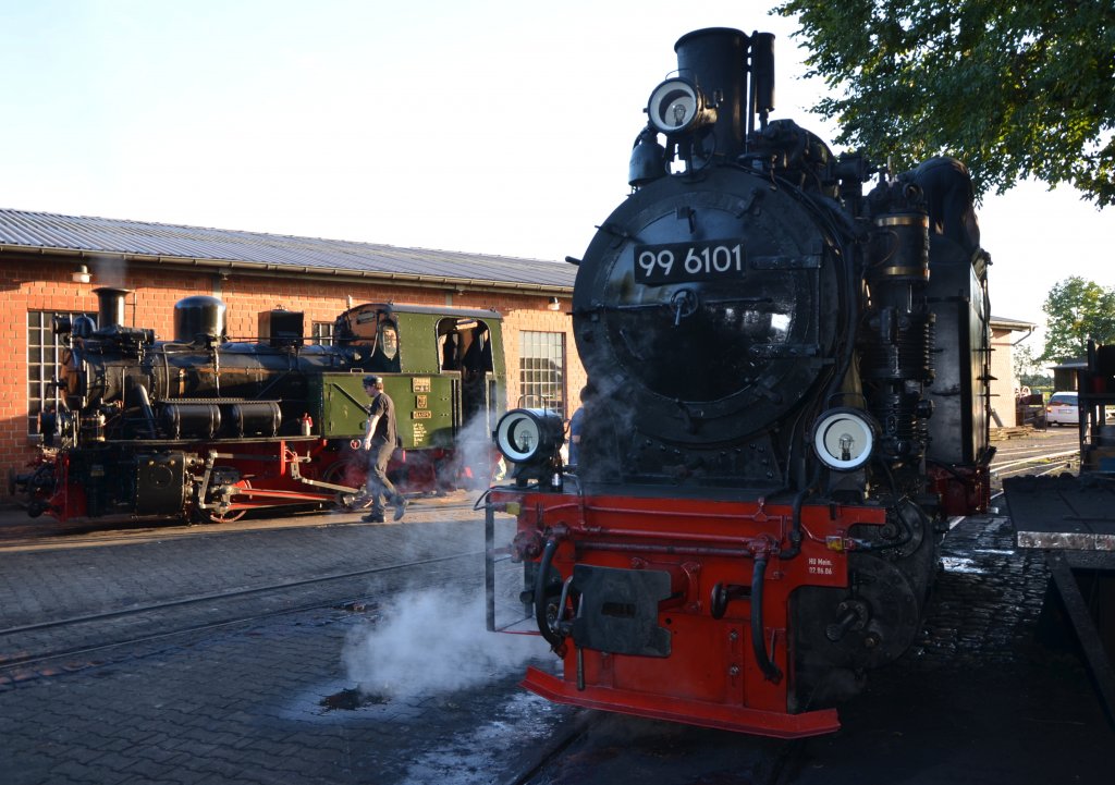 Ein Bild, welches es in dieser Konstellation vermutlich nicht wieder geben wird, da die 99 6101 der Harzer Schmalspurbahnen nur fr drei Wochen zu Gast bei der Selfkantbahn gewesen ist. (30.09.2012)