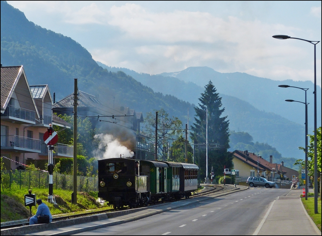 Ein bisschen Rauch ist doch zu sehen auf meinem Dampfzugbild morgens in Blonay. 27.05.2012 (Jeanny)