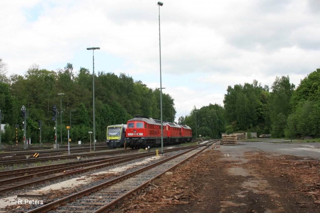 Ein Blick in Marktredwitz 233 452-2 neben agilis und schwester Maschinen abgestellt. 12.05.12