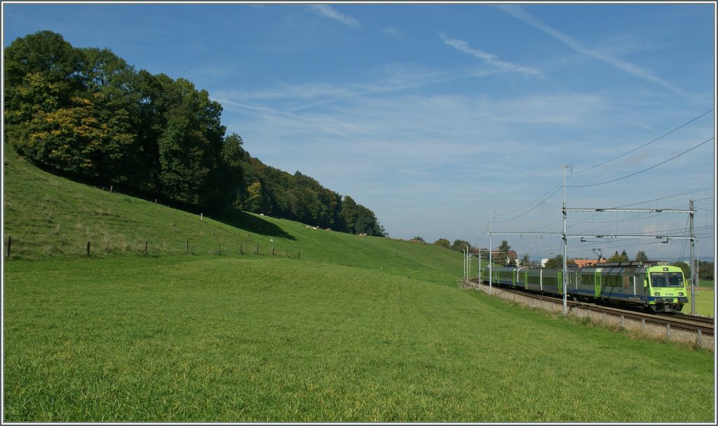 Ein BLS S-Bahnzug bei Kehrsatz. 
05. Okt. 2012