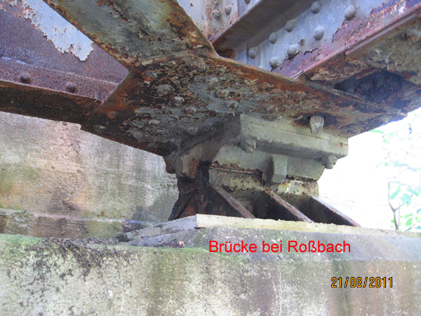 Ein Br�ckenlager der alten Saalebr�cke in Ro�bach; 21.08.2011 (Foto: Hans Grau)