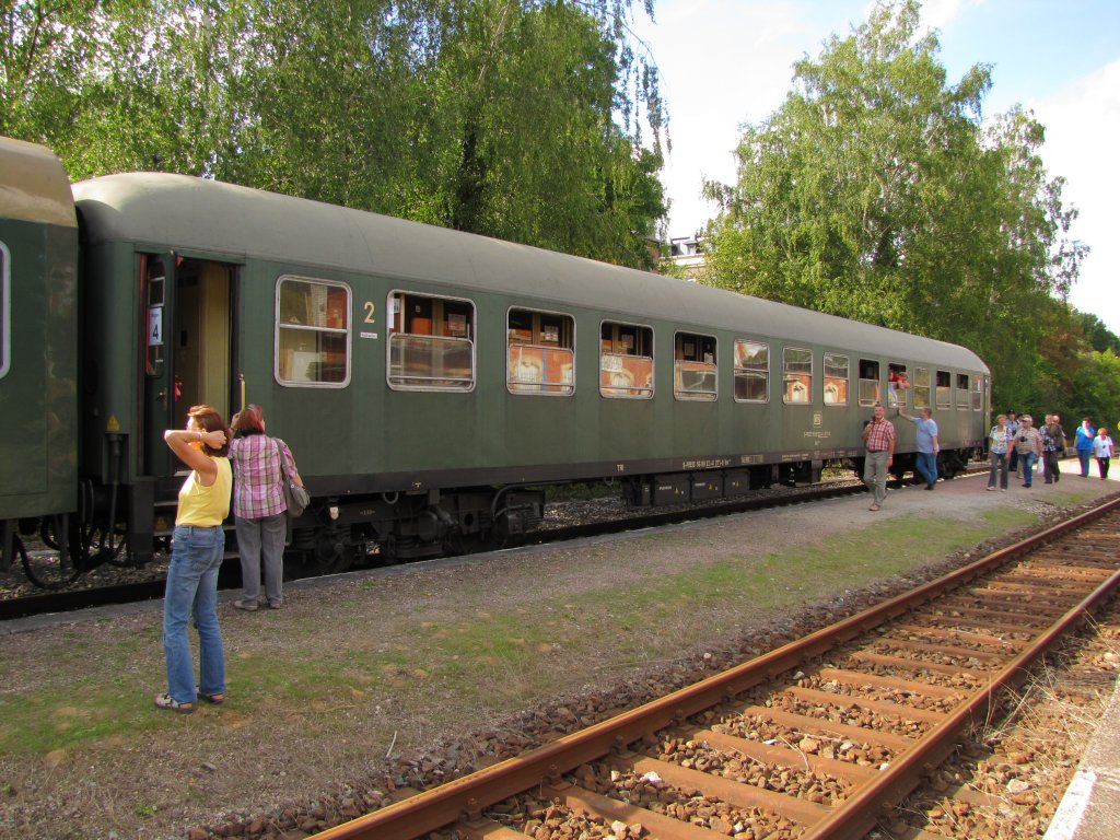 Ein ehemaliger Bundesbahnwagen mit der heutigen Nummer: D-PRESS 56 80 22-41 271-8 Bm 234 im DPE 24888 nach Chemnitz Hbf, im Bf Freyburg; 10.09.2011