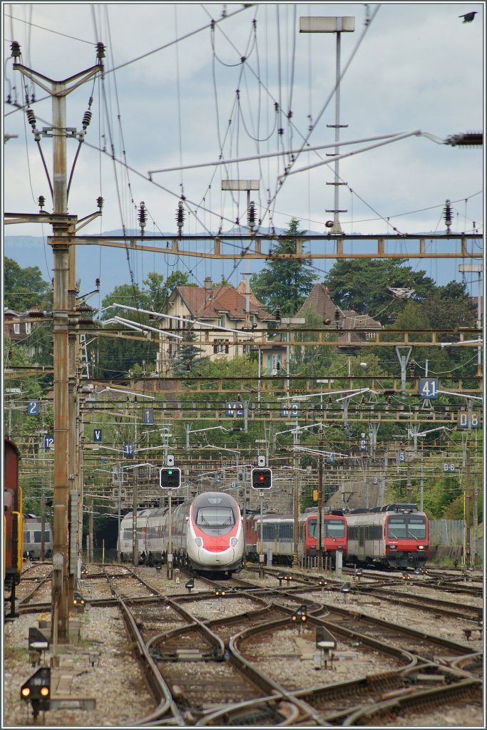 Ein ETR 610 verlsst Lausanne Richtung Genve. 
13.06.2011 