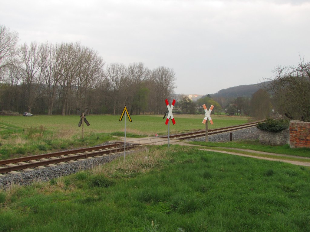 Ein Feldwegbahn�bergang in Balgst�dt; 13.04.2012
