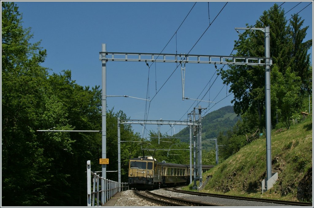 Ein GoldenPass-Classic Express erreicht Zweisimmen. 
27. Mai 2012