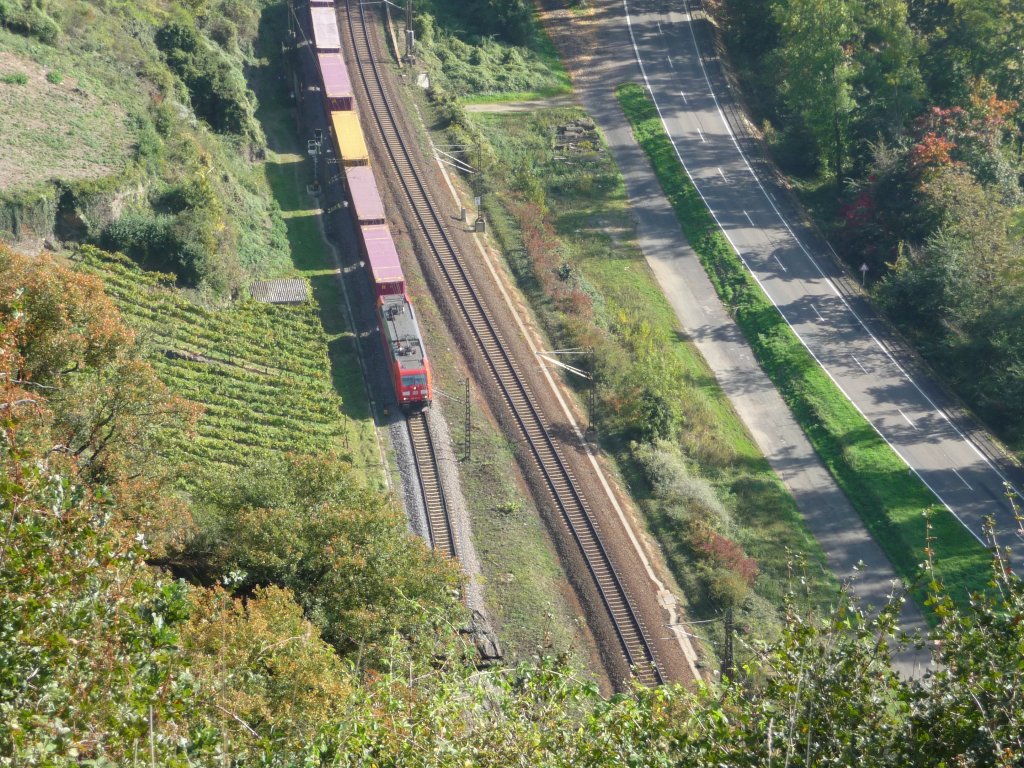 Ein Gterzug fhrt in den Loreleytunnel ein. 11.10.2010