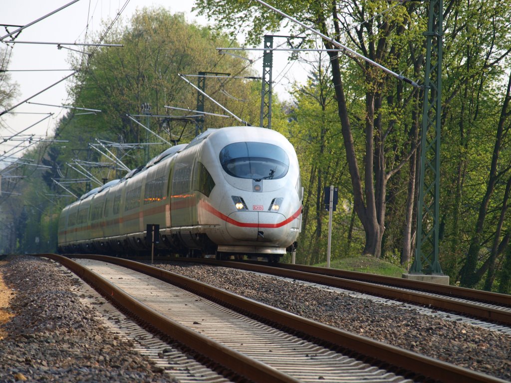 Ein ICE auf der Aachener Sdrampe kurz vor dem Buschtunnel auf dem Weg ber Belgien nach Paris.