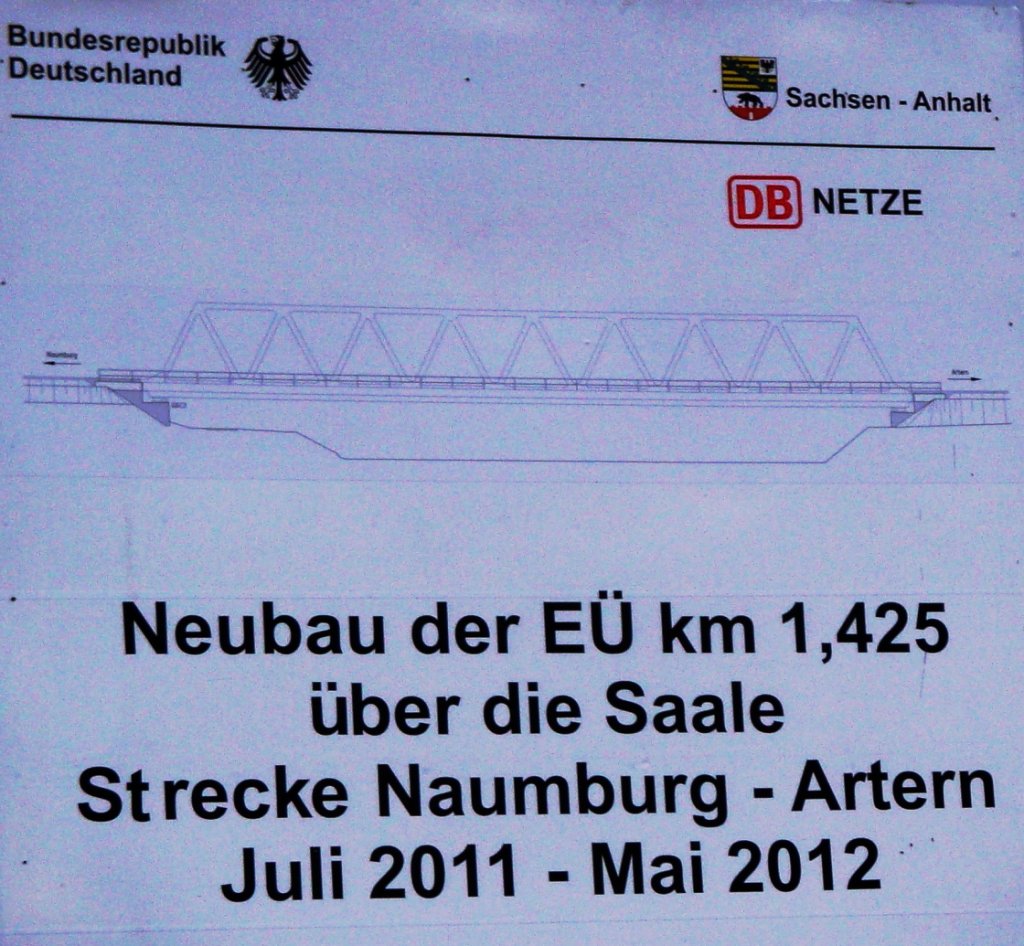 Ein Infoschild zum Neubau der Saalebr�cke in Ro�bach; 12.01.2012 (Foto: G�nther G�bel)