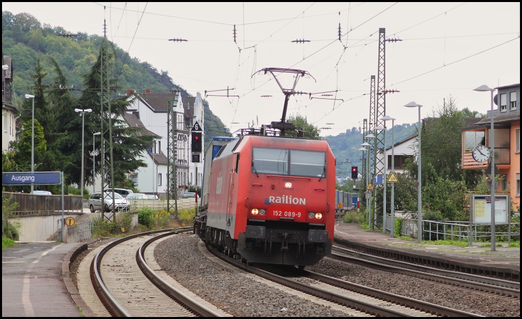 Ein kleiner Exot unter den Beschriftungsvarianten der 152er...152 089 am 30.08.11 bei der Durchfahrt von Kestert in Richtung Norden