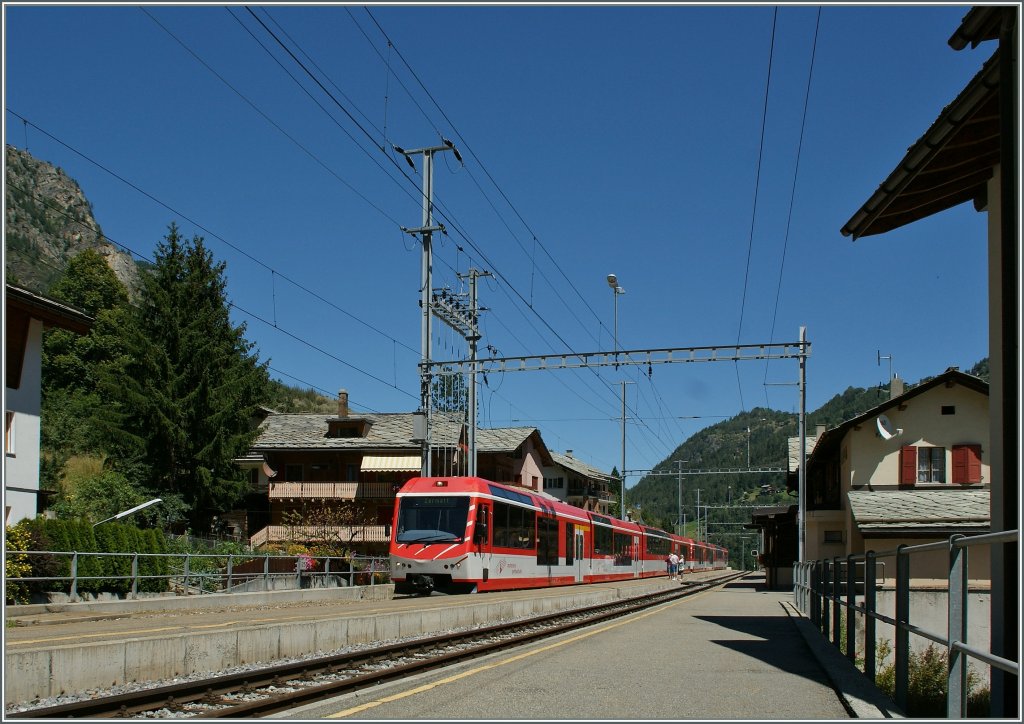 Ein  Komet  nach Zermatt erreicht St.Niklaus. 
11. August 2012