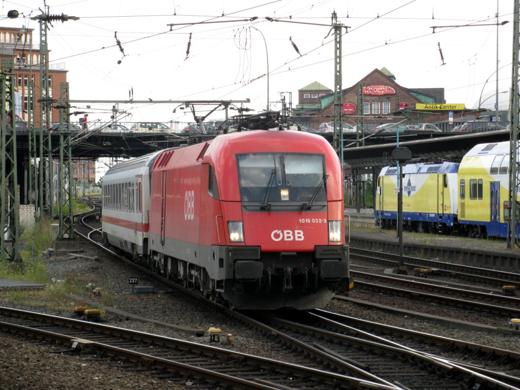 Ein BB Taurus 1016 032-3 im Hamburger Hbf aufgenommen am 09.07.10 