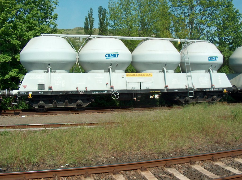 Ein polnischer Zementkesselwagen im Bf Karsdorf; 13.05.2008