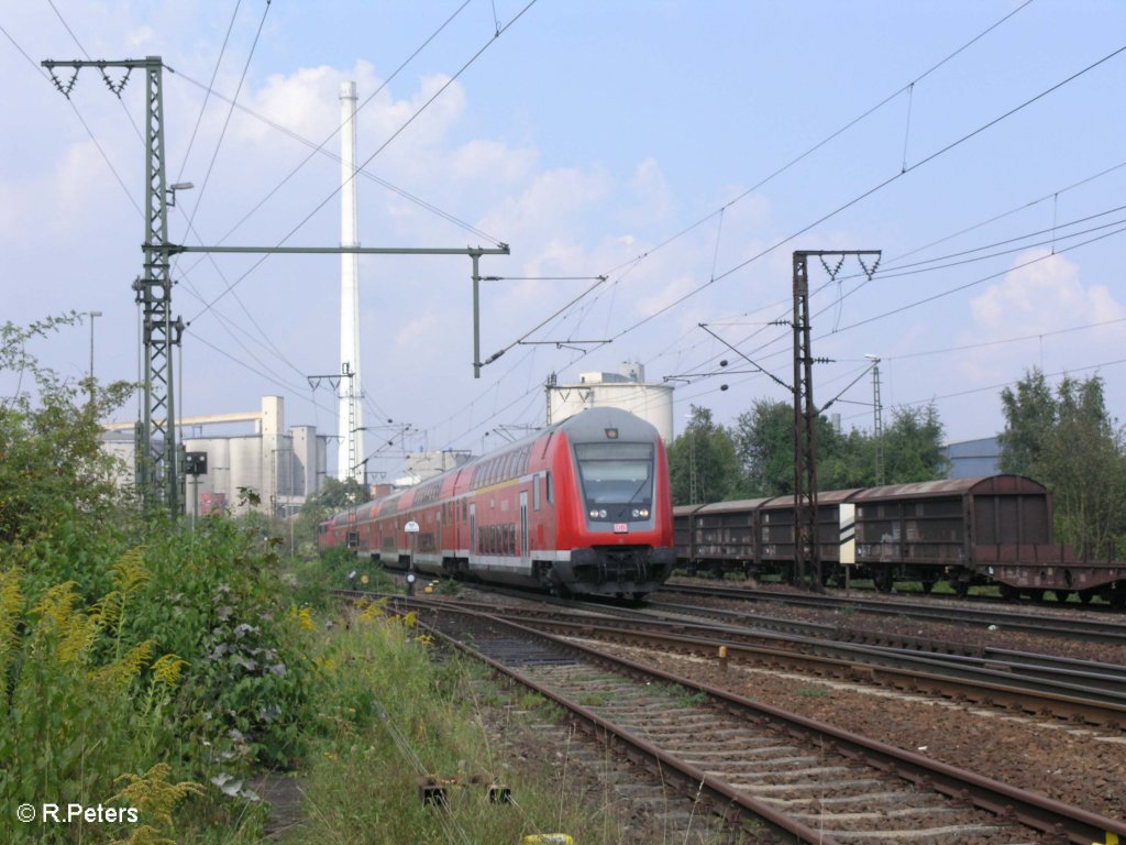 Ein RE nach Mnchen zieht an Regensburg Ost vorbei. 27.08.09