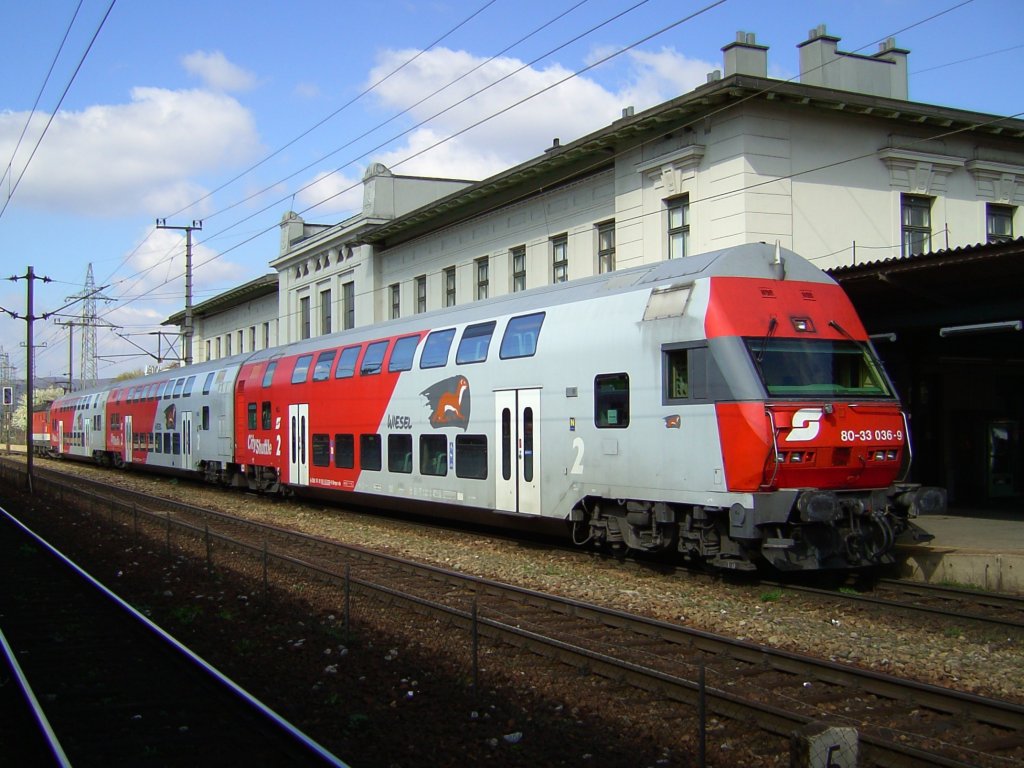 Ein REX nach Wien Westbahnhof am 15.03.2008 in Wien Htteldorf. 
