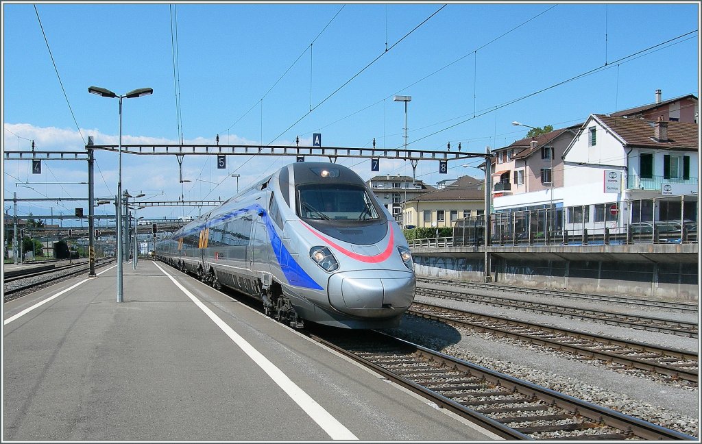 Ein SBB ETR 610 auf dem Weg nach Milano fhrt in Renens VD ohne Halt durch.
18.04.2011