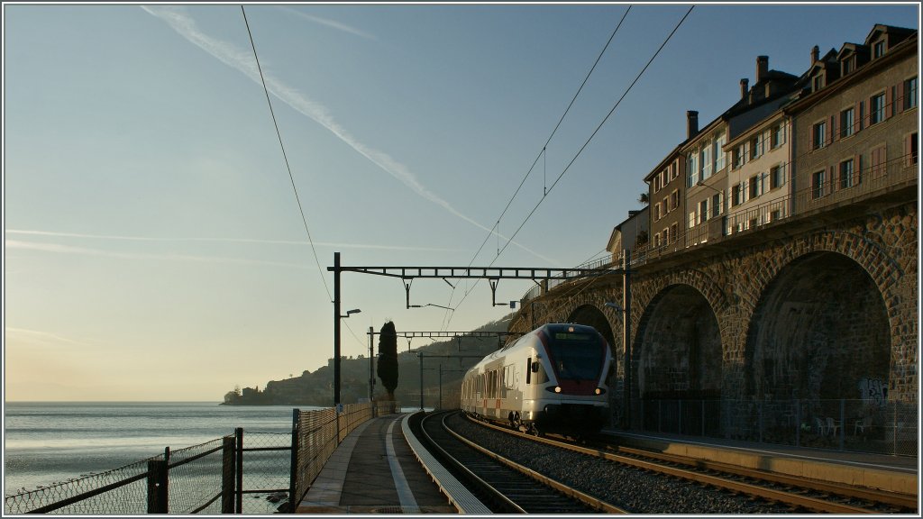 Ein SBB Flirt RABe 523 nach Villeneuve erreicht St Saphorin.

11. März 2012