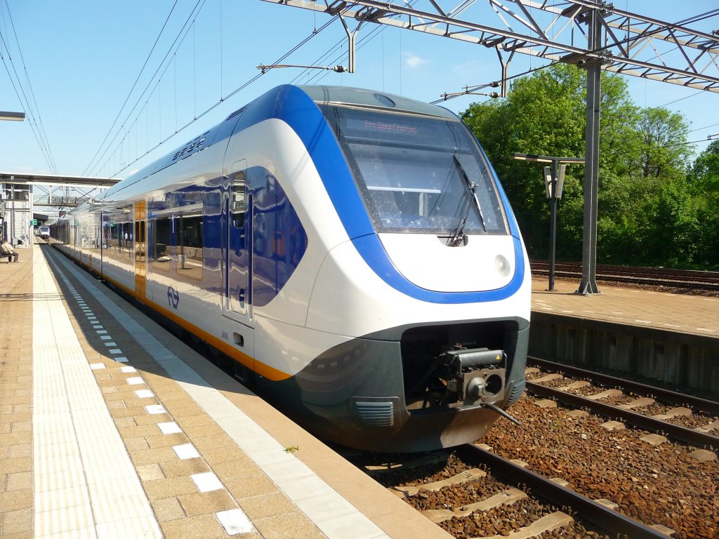 Ein SLT verlsst den Bahnhof Dordrecht. 02.06.2012