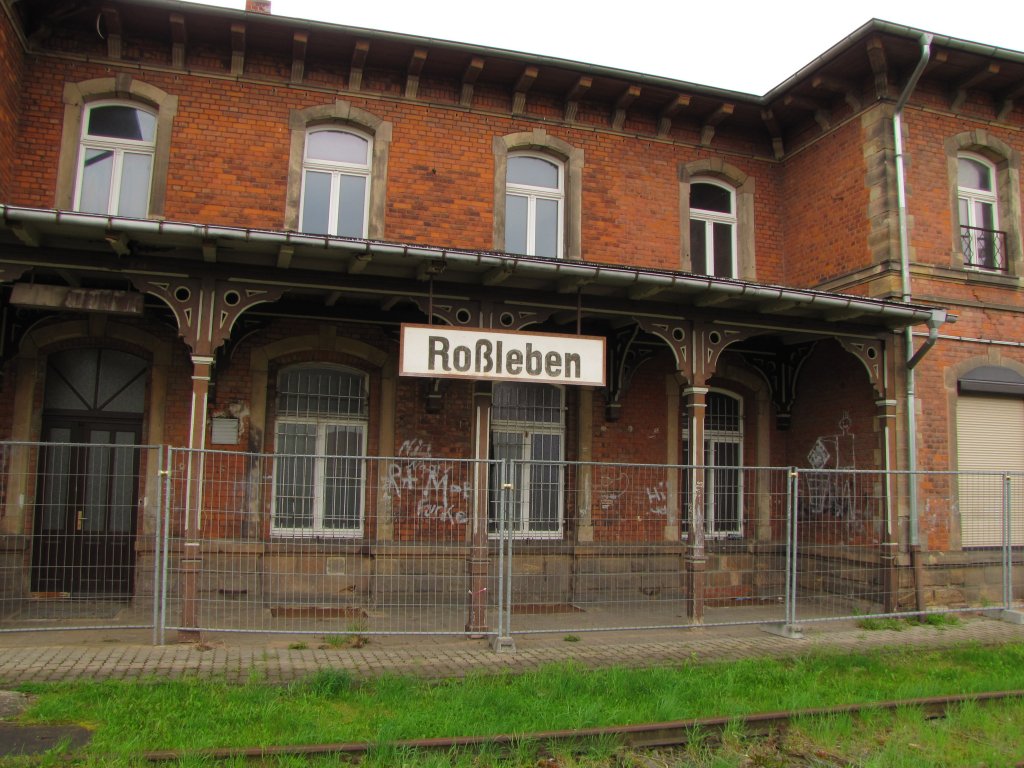 Ein Teil vom Ro�lebener Bahnhofsgeb�ude am 01.05.2013.